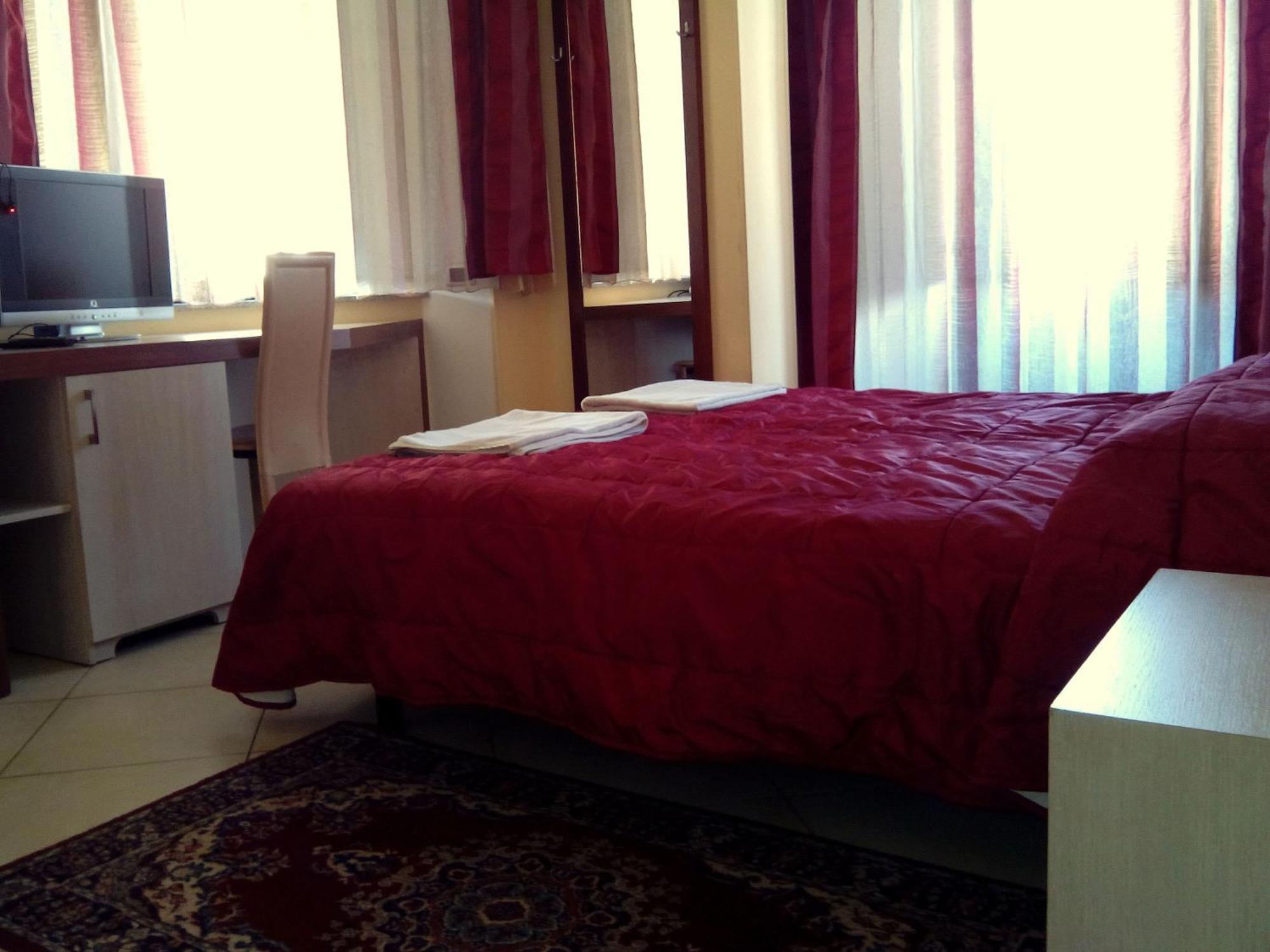 Hotel Conte Ruggero Serra San Bruno Chambre photo