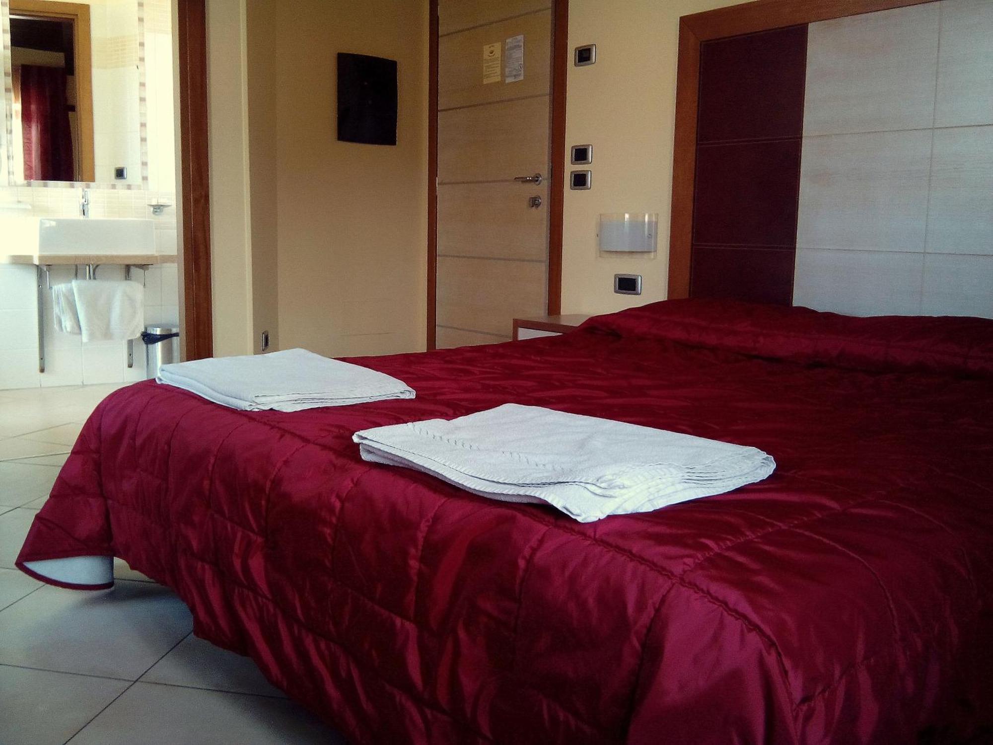 Hotel Conte Ruggero Serra San Bruno Chambre photo