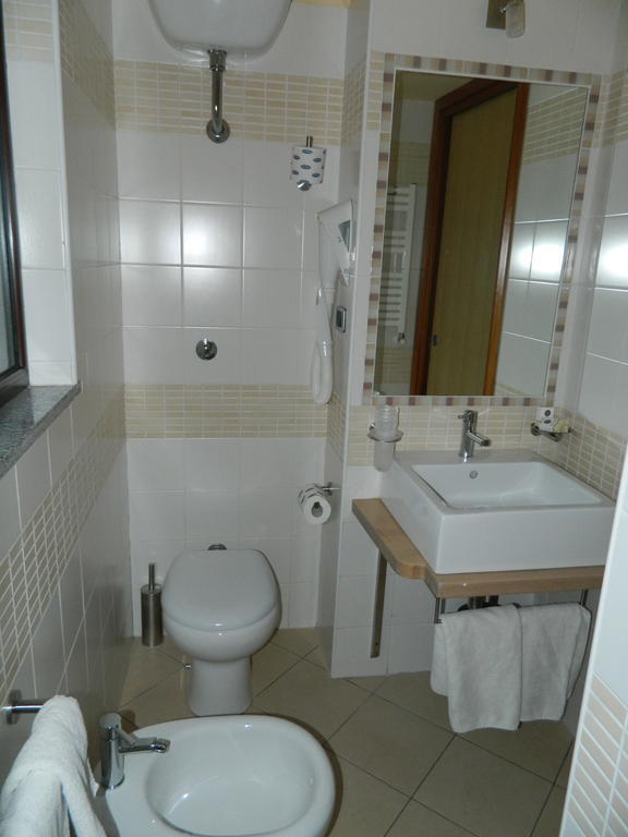 Hotel Conte Ruggero Serra San Bruno Chambre photo