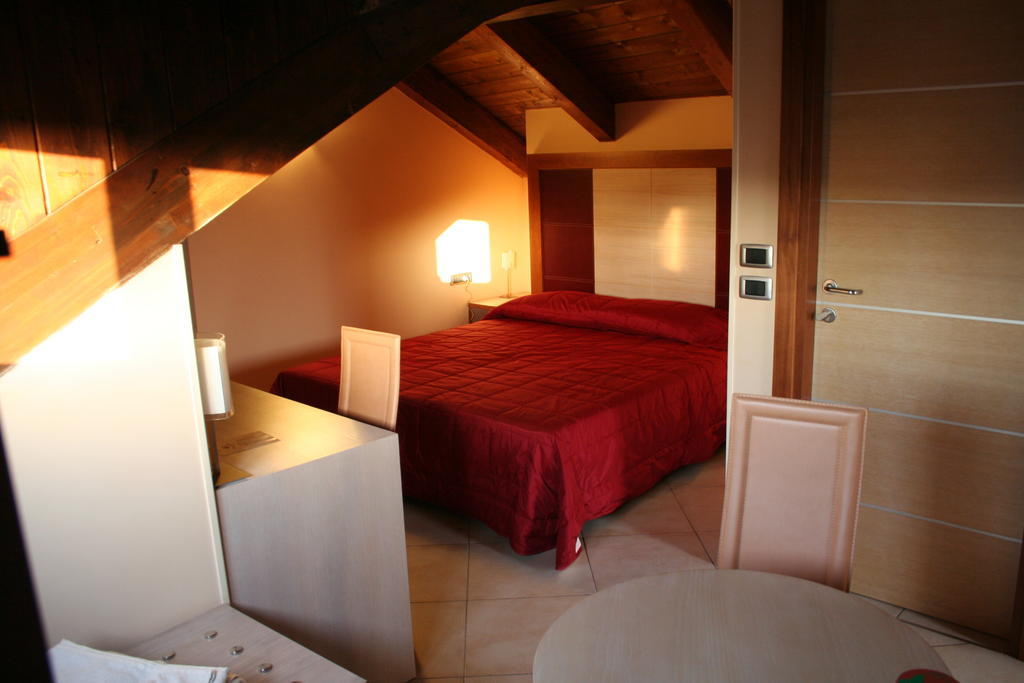 Hotel Conte Ruggero Serra San Bruno Chambre photo