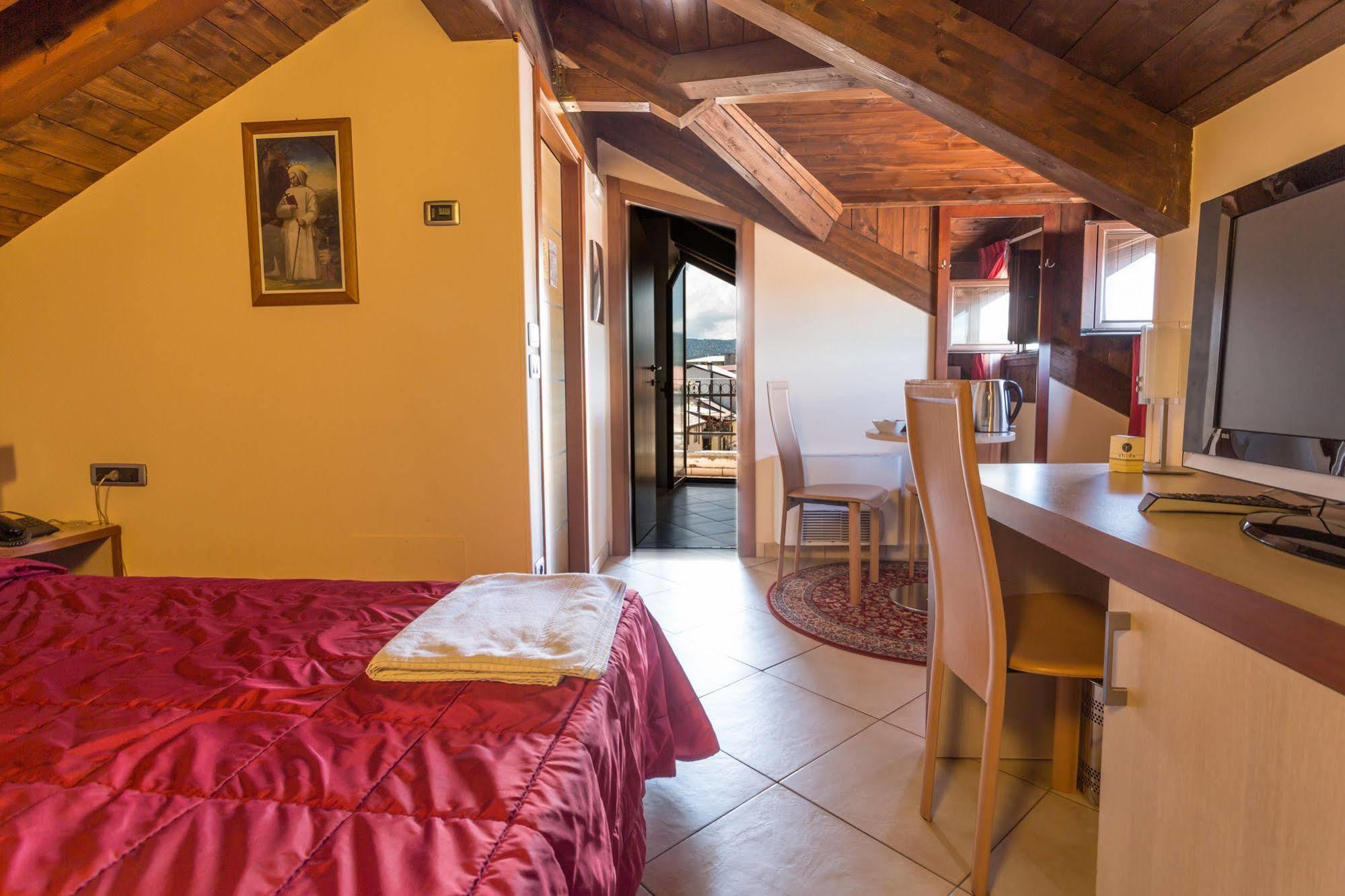 Hotel Conte Ruggero Serra San Bruno Extérieur photo