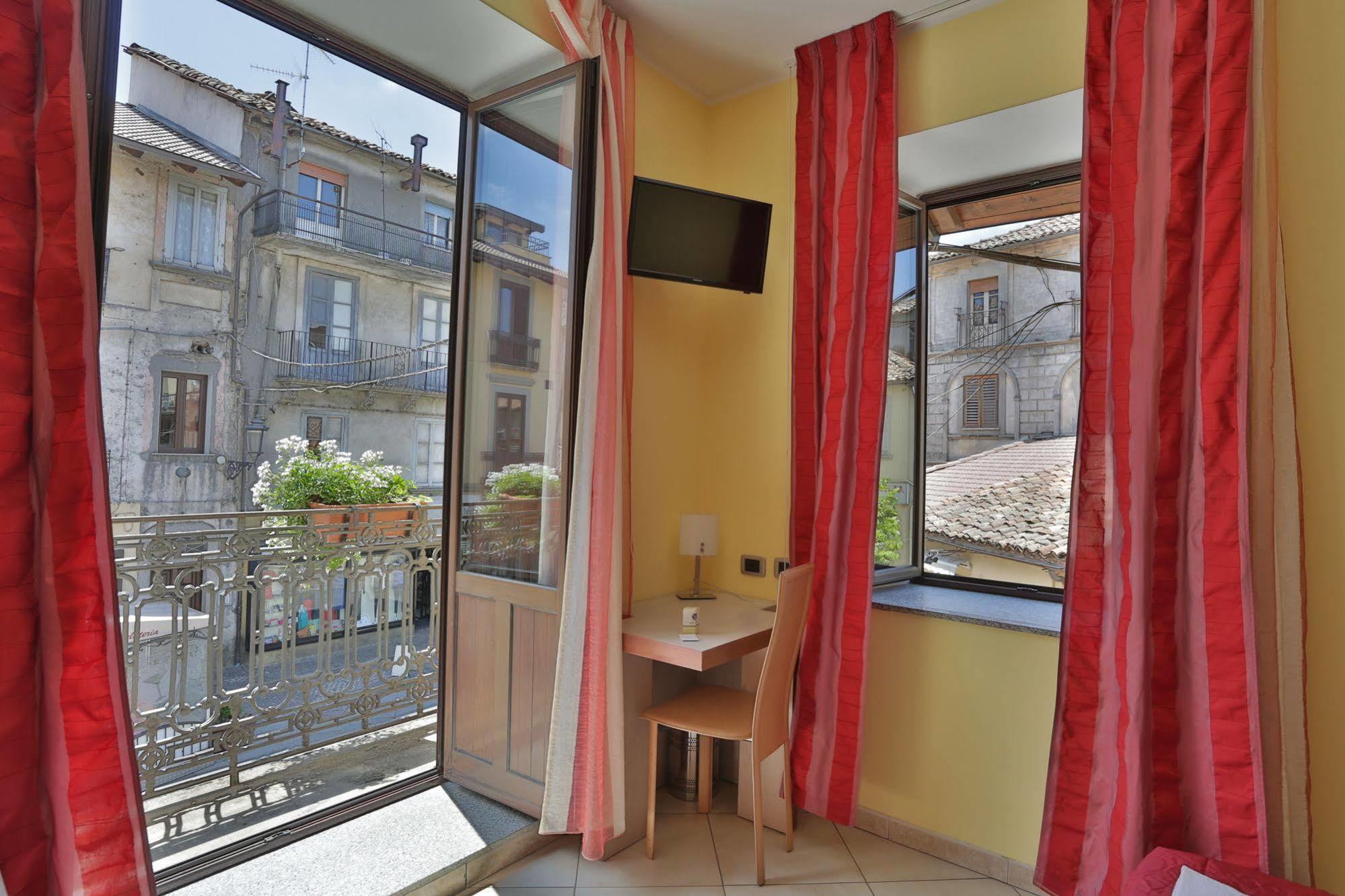 Hotel Conte Ruggero Serra San Bruno Extérieur photo
