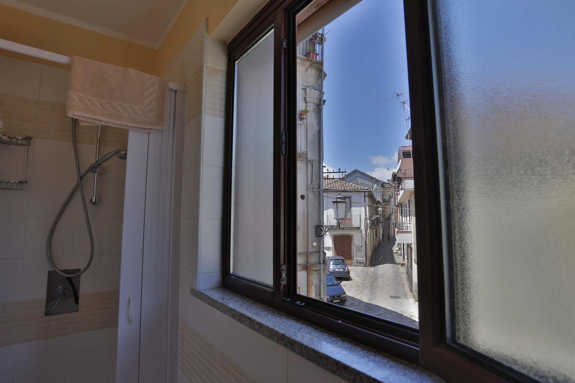 Hotel Conte Ruggero Serra San Bruno Extérieur photo