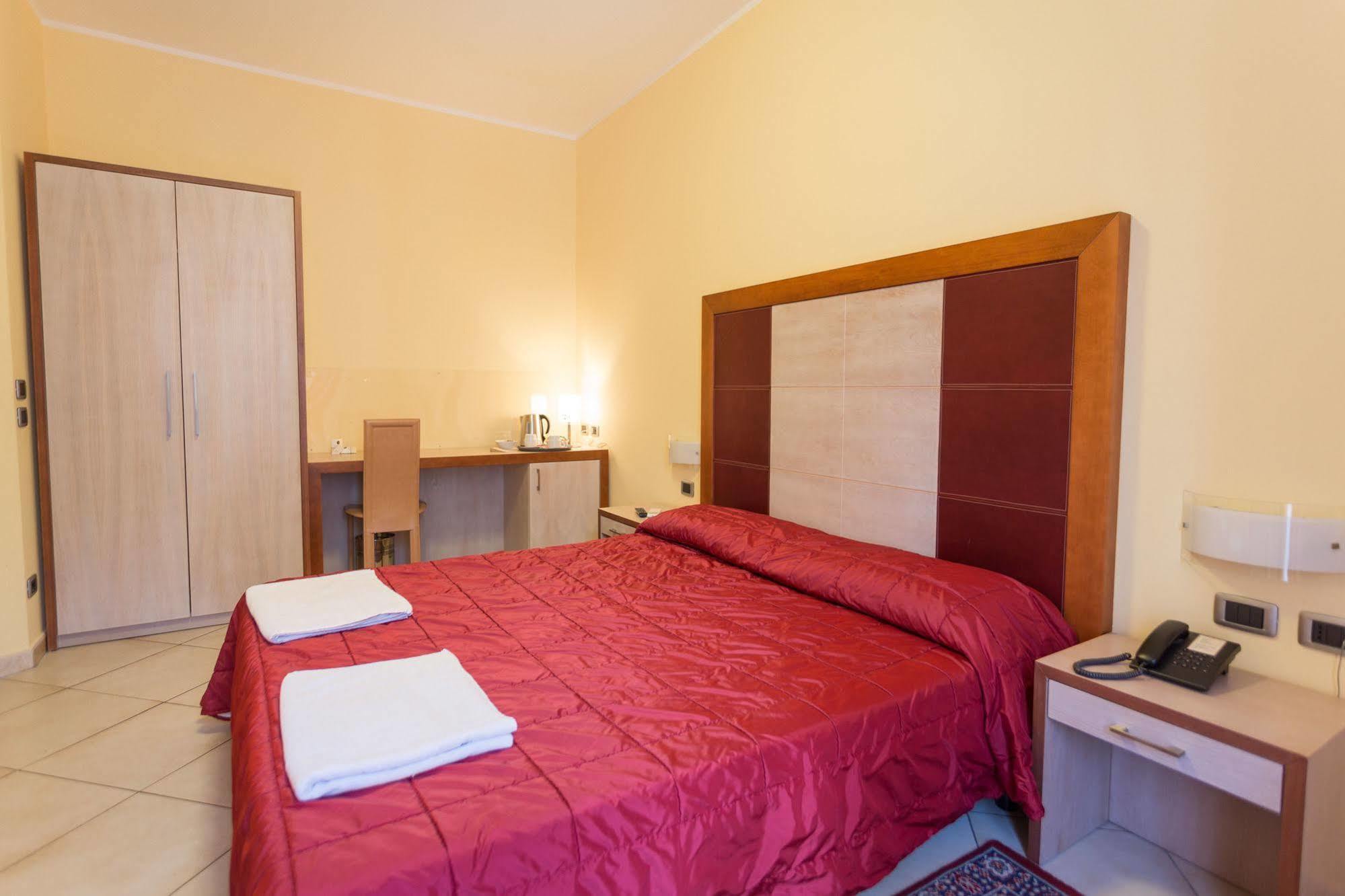 Hotel Conte Ruggero Serra San Bruno Extérieur photo