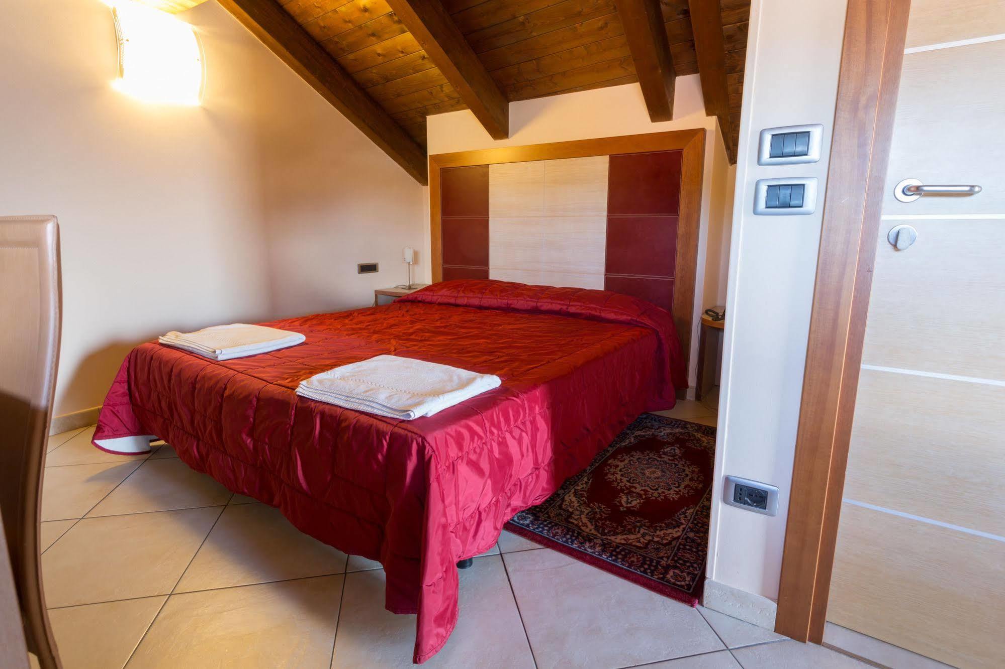 Hotel Conte Ruggero Serra San Bruno Extérieur photo