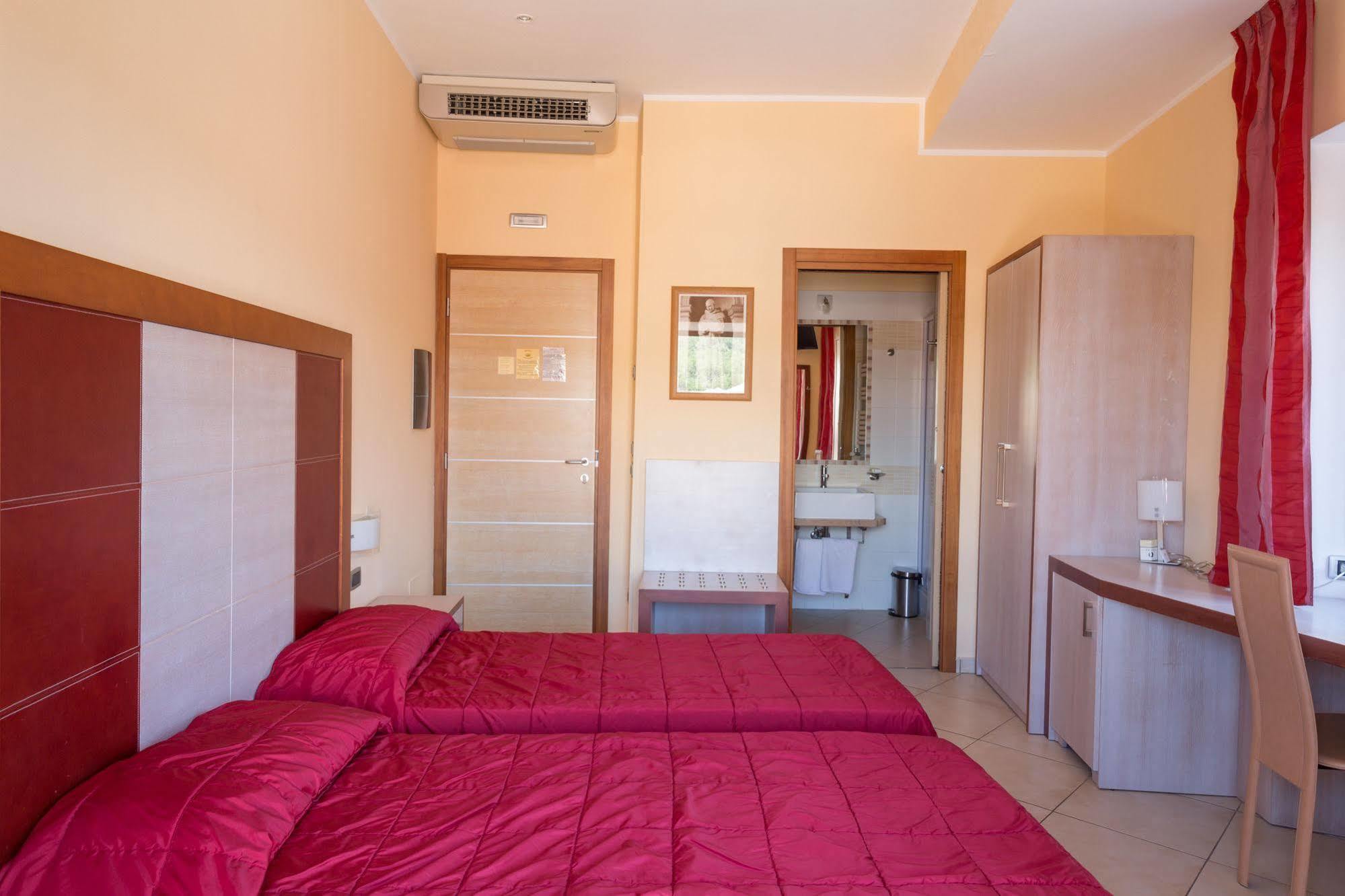 Hotel Conte Ruggero Serra San Bruno Extérieur photo