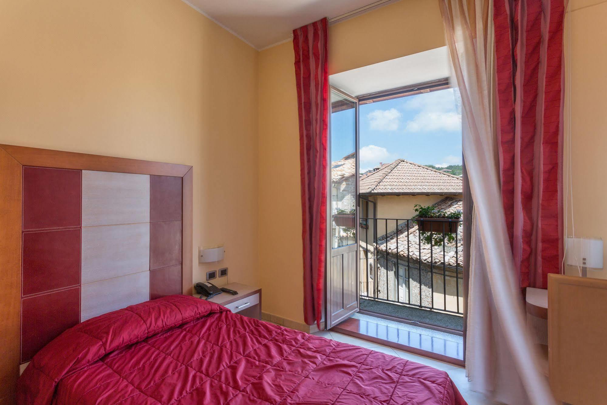 Hotel Conte Ruggero Serra San Bruno Extérieur photo
